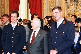 Il Presidente della Repubblica Oscar Luigi Scalfaro riceve in udienza Mario Pescante, presidente del CONI, e gli atleti azzurri vincitori di medaglie ai Giochi olimpici e paraolimpici di Lillehammer