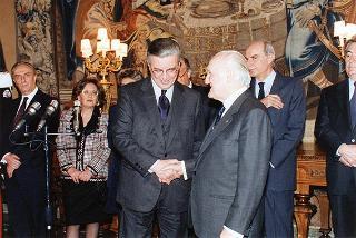 Incontro del Presidente della Repubblica Oscar Luigi Scalfaro con il personale civile e militare del Segretariato Generale della Presidenza della Repubblica, con i familiari, per lo scambio degli auguri e successiva celebrazione della Messa di Pasqua