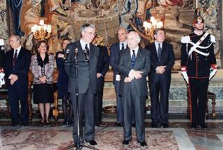 Incontro del Presidente della Repubblica Oscar Luigi Scalfaro con il personale civile e militare del Segretariato Generale della Presidenza della Repubblica, con i familiari, per lo scambio degli auguri e successiva celebrazione della Messa di Pasqua