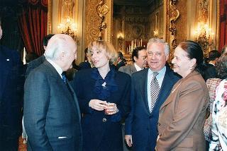 Incontro del Presidente della Repubblica Oscar Luigi Scalfaro con il personale civile e militare del Segretariato Generale della Presidenza della Repubblica, con i familiari, per lo scambio degli auguri e successiva celebrazione della Messa di Pasqua