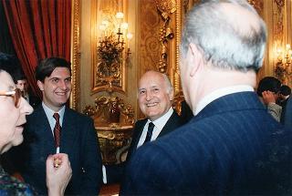 Incontro del Presidente della Repubblica Oscar Luigi Scalfaro con il personale civile e militare del Segretariato Generale della Presidenza della Repubblica, con i familiari, per lo scambio degli auguri e successiva celebrazione della Messa di Pasqua