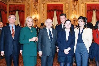 Incontro del Presidente della Repubblica Oscar Luigi Scalfaro con il personale civile e militare del Segretariato Generale della Presidenza della Repubblica, con i familiari, per lo scambio degli auguri e successiva celebrazione della Messa di Pasqua