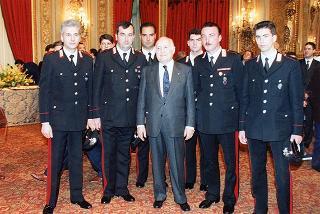 Incontro del Presidente della Repubblica Oscar Luigi Scalfaro con il personale civile e militare del Segretariato Generale della Presidenza della Repubblica, con i familiari, per lo scambio degli auguri e successiva celebrazione della Messa di Pasqua
