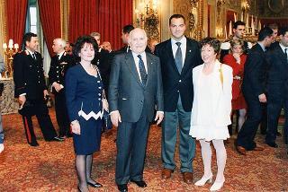 Incontro del Presidente della Repubblica Oscar Luigi Scalfaro con il personale civile e militare del Segretariato Generale della Presidenza della Repubblica, con i familiari, per lo scambio degli auguri e successiva celebrazione della Messa di Pasqua