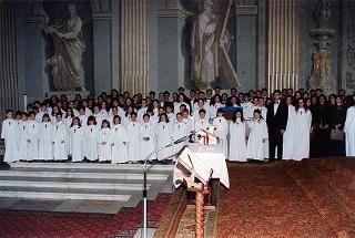 Celebrazione della Messa di Pasqua, accompagnata dal coro polifonico di S. Nicola di Pisa