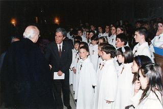 Celebrazione della Messa di Pasqua, accompagnata dal coro polifonico di S. Nicola di Pisa