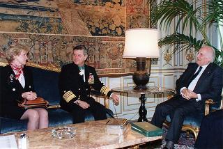 Il Presidente della Repubblica Oscar Luigi Scalfaro riceve l'Ammiraglio Jeremy Boorda, Comandante in capo delle Forze alleate del Sud Europaper la visita di congedo