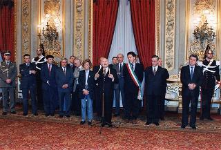 Incontro del Presidente della Repubblica Oscar Luigi Scalfaro con una delegazione di partecipanti alla &quot;Marcia per la pace&quot;