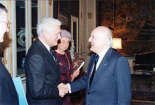 Il Presidente della Repubblica Oscar Luigi Scalfaro riceve in udienza esponenti del Comitato regionale dell'Emilia Romagna per le celebrazioni del 50° anniversario della Resistenza e della guerra di liberazione