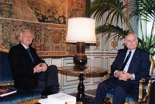 Il Presidente della Repubblica Oscar Luigi Scalfaro riceve in udienza esponenti del Comitato regionale dell'Emilia Romagna per le celebrazioni del 50° anniversario della Resistenza e della guerra di liberazione