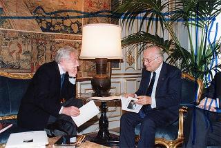 Il Presidente della Repubblica Oscar Luigi Scalfaro riceve in udienza esponenti del Comitato regionale dell'Emilia Romagna per le celebrazioni del 50° anniversario della Resistenza e della guerra di liberazione