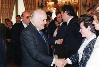Incontro del Presidente della Repubblica Oscar Luigi Scalfaro con il prof. Giovanni Conso, ministro di grazia e giustizia, on. Giovanni Galloni, vice presidente del CSM, e una delegazione di partecipanti al Corso di formazione per magistrati albanesi