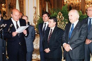 Incontro del Presidente della Repubblica Oscar Luigi Scalfaro con il prof. Giovanni Conso, ministro di grazia e giustizia, on. Giovanni Galloni, vice presidente del CSM, e una delegazione di partecipanti al Corso di formazione per magistrati albanesi