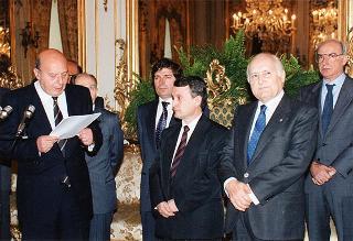Incontro del Presidente della Repubblica Oscar Luigi Scalfaro con il prof. Giovanni Conso, ministro di grazia e giustizia, on. Giovanni Galloni, vice presidente del CSM, e una delegazione di partecipanti al Corso di formazione per magistrati albanesi