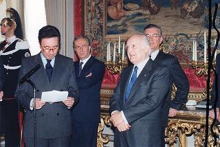 Incontro del Presidente della Repubblica Oscar Luigi Scalfaro con l'on. Carlo Fracanzani, presidente della Lega italiana di pallavolo, e gli atleti della squadra nazionale di pallavolo campione del mondo