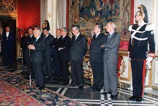 Incontro del Presidente della Repubblica Oscar Luigi Scalfaro con l'on. Carlo Fracanzani, presidente della Lega italiana di pallavolo, e gli atleti della squadra nazionale di pallavolo campione del mondo