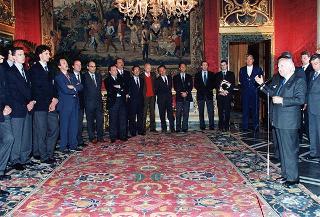 Incontro del Presidente della Repubblica Oscar Luigi Scalfaro con l'on. Carlo Fracanzani, presidente della Lega italiana di pallavolo, e gli atleti della squadra nazionale di pallavolo campione del mondo