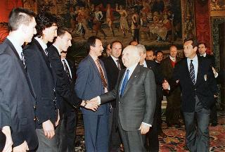 Incontro del Presidente della Repubblica Oscar Luigi Scalfaro con l'on. Carlo Fracanzani, presidente della Lega italiana di pallavolo, e gli atleti della squadra nazionale di pallavolo campione del mondo