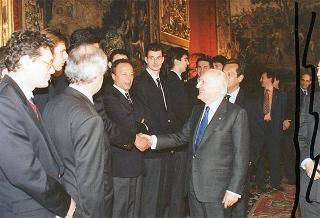 Incontro del Presidente della Repubblica Oscar Luigi Scalfaro con l'on. Carlo Fracanzani, presidente della Lega italiana di pallavolo, e gli atleti della squadra nazionale di pallavolo campione del mondo