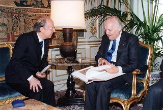 Il Presidente della Repubblica Oscar Luigi Scalfaro riceve in udienza Santino Clementi, presidente dell'Ente Cassa di risparmio della provincia di Viterbo, con il Consiglio di amministrazione