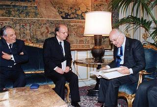 Il Presidente della Repubblica Oscar Luigi Scalfaro riceve in udienza Santino Clementi, presidente dell'Ente Cassa di risparmio della provincia di Viterbo, con il Consiglio di amministrazione
