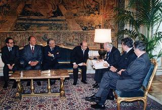 Il Presidente della Repubblica Oscar Luigi Scalfaro riceve in udienza Santino Clementi, presidente dell'Ente Cassa di risparmio della provincia di Viterbo, con il Consiglio di amministrazione