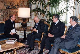Il Presidente della Repubblica Oscar Luigi Scalfaro riceve in udienza Santino Clementi, presidente dell'Ente Cassa di risparmio della provincia di Viterbo, con il Consiglio di amministrazione