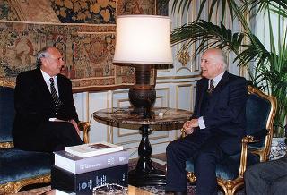 Intervento del Presidente della Repubblica Oscar Luigi Scalfaro alla presentazione dell'ultimo volume dell'opera "Storia del Mezzogiorno" dele Edizioni Del Sole