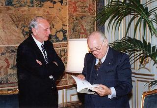 Intervento del Presidente della Repubblica Oscar Luigi Scalfaro alla presentazione dell'ultimo volume dell'opera "Storia del Mezzogiorno" dele Edizioni Del Sole