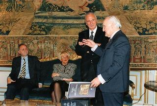 Intervento del Presidente della Repubblica Oscar Luigi Scalfaro alla presentazione dell'ultimo volume dell'opera "Storia del Mezzogiorno" dele Edizioni Del Sole