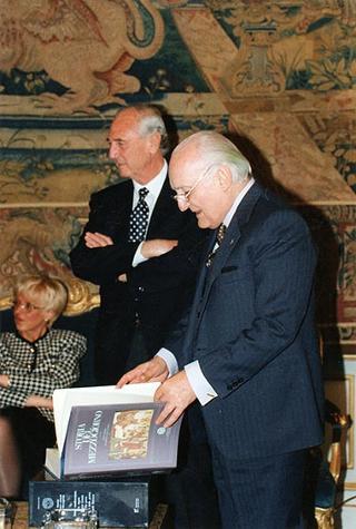 Intervento del Presidente della Repubblica Oscar Luigi Scalfaro alla presentazione dell'ultimo volume dell'opera "Storia del Mezzogiorno" dele Edizioni Del Sole
