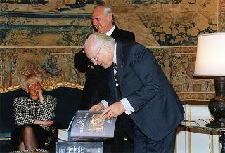 Intervento del Presidente della Repubblica Oscar Luigi Scalfaro alla presentazione dell'ultimo volume dell'opera "Storia del Mezzogiorno" dele Edizioni Del Sole