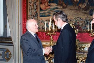 Il Presidente della Repubblica Oscar Luigi Scalfaro riceve il Sen. Carlo Scognamiglio Pasini, nuovo presidente del Senato