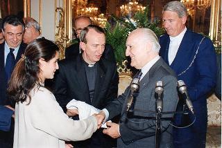 Il Presidente della Repubblica Oscar Luigi Scalfaro riceve don Aldo Geranzani, rettore del Collegio S. Carlo di Milano, con un gruppo di studenti