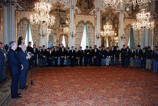 Il Presidente della Repubblica Oscar Luigi Scalfaro riceve don Aldo Geranzani, rettore del Collegio S. Carlo di Milano, con un gruppo di studenti