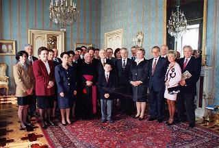 Incontro del Presidente della Repubblica Oscar Luigi Scalfaro con Luigi Crippa, presidente della Fondazione "Renzo Conti", con alcuni esponenti del sodalizio e i vincitori del Premio "Marco D'Oggiono" per il 1993