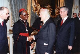 Incontro del Presidente della Repubblica Oscar Luigi Scalfaro con una delegazione del Segretario di Stato della S. Sede e una rappresentanza di partecipanti all'Assemblea speciale per l'Africa del Sinodo dei vescovi