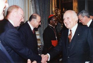 Incontro del Presidente della Repubblica Oscar Luigi Scalfaro con una delegazione del Segretario di Stato della S. Sede e una rappresentanza di partecipanti all'Assemblea speciale per l'Africa del Sinodo dei vescovi
