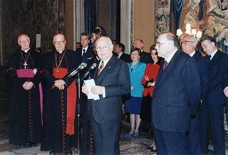 Incontro del Presidente della Repubblica Oscar Luigi Scalfaro con una delegazione del Segretario di Stato della S. Sede e una rappresentanza di partecipanti all'Assemblea speciale per l'Africa del Sinodo dei vescovi