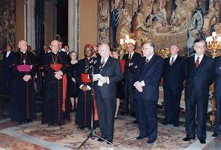 Incontro del Presidente della Repubblica Oscar Luigi Scalfaro con una delegazione del Segretario di Stato della S. Sede e una rappresentanza di partecipanti all'Assemblea speciale per l'Africa del Sinodo dei vescovi