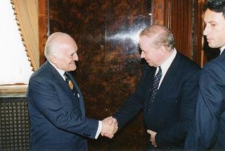 Il Presidente della Repubblica Oscar Luigi Scalfaro riceve una delegazione di partecipanti al Congresso nazionale dell'Unione italiana delle Chiese cristiane avventiste del 7° giorno