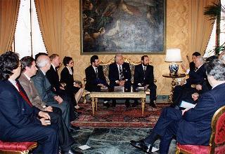 Il Presidente della Repubblica Oscar Luigi Scalfaro riceve una delegazione di partecipanti al Congresso nazionale dell'Unione italiana delle Chiese cristiane avventiste del 7° giorno