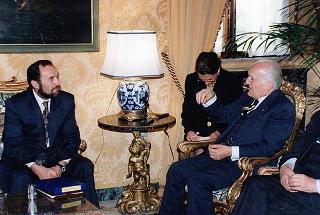 Il Presidente della Repubblica Oscar Luigi Scalfaro riceve una delegazione di partecipanti al Congresso nazionale dell'Unione italiana delle Chiese cristiane avventiste del 7° giorno