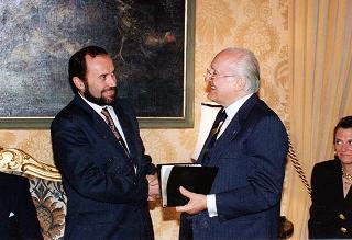Il Presidente della Repubblica Oscar Luigi Scalfaro riceve una delegazione di partecipanti al Congresso nazionale dell'Unione italiana delle Chiese cristiane avventiste del 7° giorno