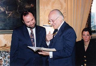 Il Presidente della Repubblica Oscar Luigi Scalfaro riceve una delegazione di partecipanti al Congresso nazionale dell'Unione italiana delle Chiese cristiane avventiste del 7° giorno