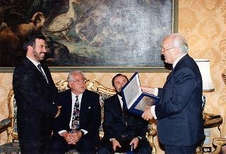 Il Presidente della Repubblica Oscar Luigi Scalfaro riceve una delegazione di partecipanti al Congresso nazionale dell'Unione italiana delle Chiese cristiane avventiste del 7° giorno