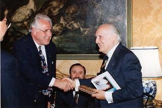 Il Presidente della Repubblica Oscar Luigi Scalfaro riceve una delegazione di partecipanti al Congresso nazionale dell'Unione italiana delle Chiese cristiane avventiste del 7° giorno