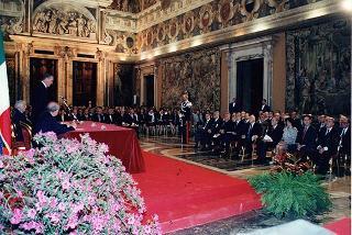Intervento del Presidente della Repubblica Oscar Luigi Scalfaro alla cerimonia di consegna delle Stelle al merito del lavoro ai nuovi maestri del Lazio e Umbria