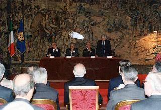 Intervento del Presidente della Repubblica Oscar Luigi Scalfaro alla cerimonia di consegna delle Stelle al merito del lavoro ai nuovi maestri del Lazio e Umbria