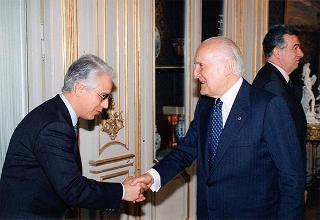 Il Presidente della Repubblica Oscar Luigi Scalfaro riceve alcuni esponenti della Fondazione italiana per la guarigione della talassemia